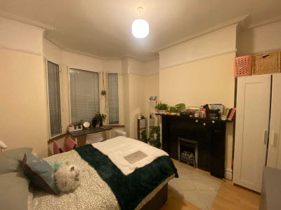 Double room to rent in shared house Main Photo