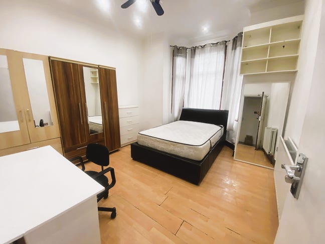 2 Double Rooms Available in Stratford E15 *.* Main Photo