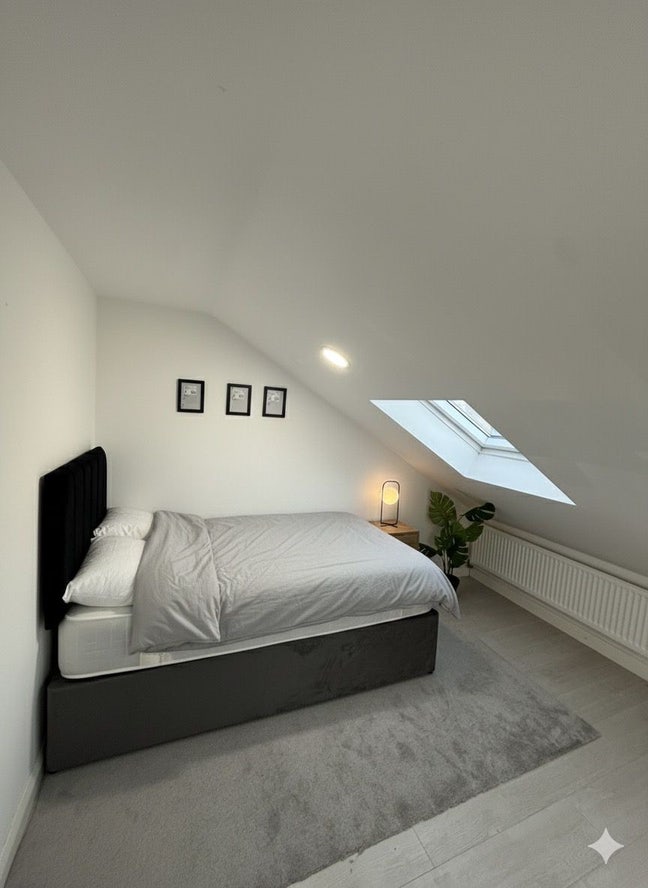 Incredible Value Just 3Mins Walk to Station Main Photo