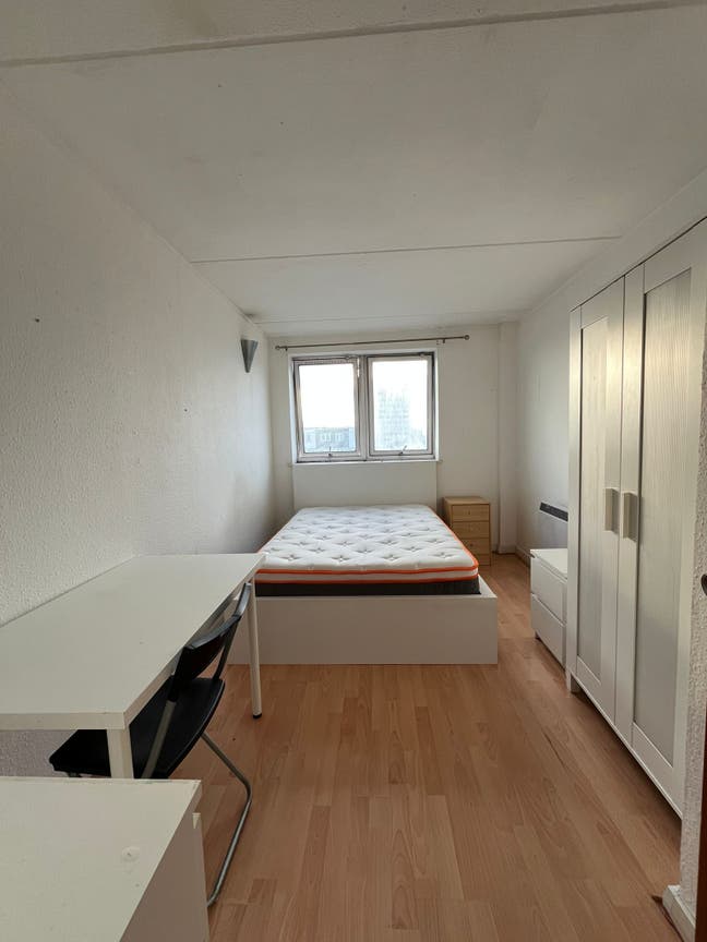 Bright Double Bedrooms in Spacious Battersea Flat  Main Photo