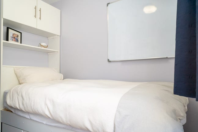 Student room available in shared house Main Photo
