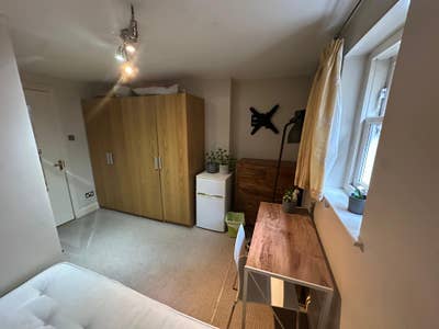 Double Room Central West Hampstead. Available Now! Main Photo