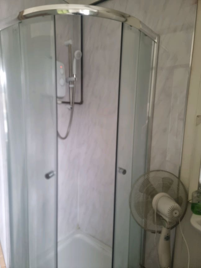 Clean and tidy Main Photo
