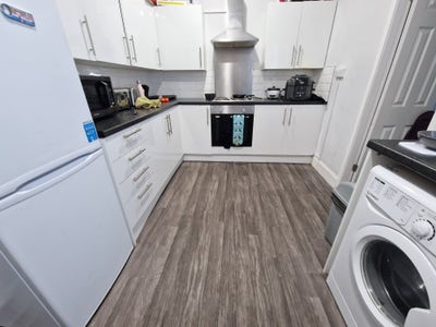 Double + Shower Room - Wifi/Bills/*Cleaner Main Photo