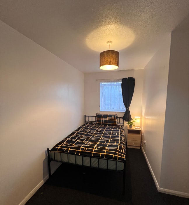 Double room in 2 bedroom house  Main Photo