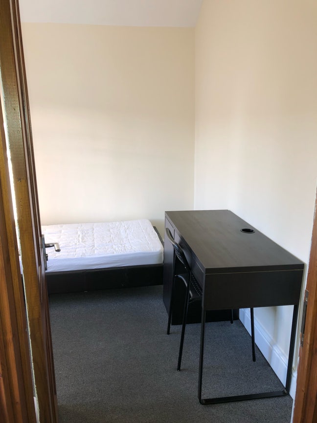 *Single Furnished Room* Main Photo