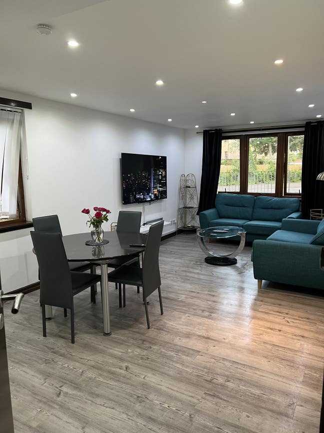  Long  term  rent  for a female student Main Photo