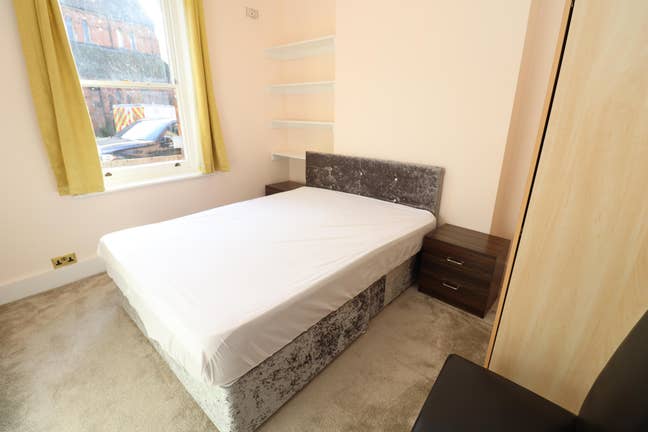 Walking Distance from Jubilee Line Main Photo
