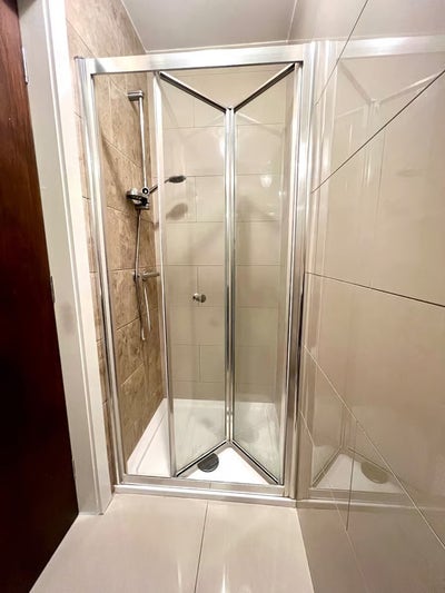 Studio flat available with bills in IG2 6PF Main Photo