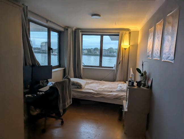 Great room overlooking Thames Main Photo