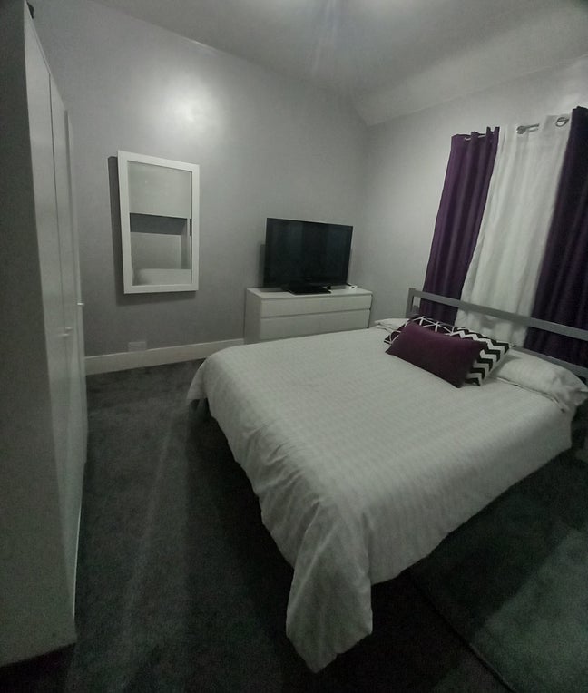 Double front of property room for rent Main Photo