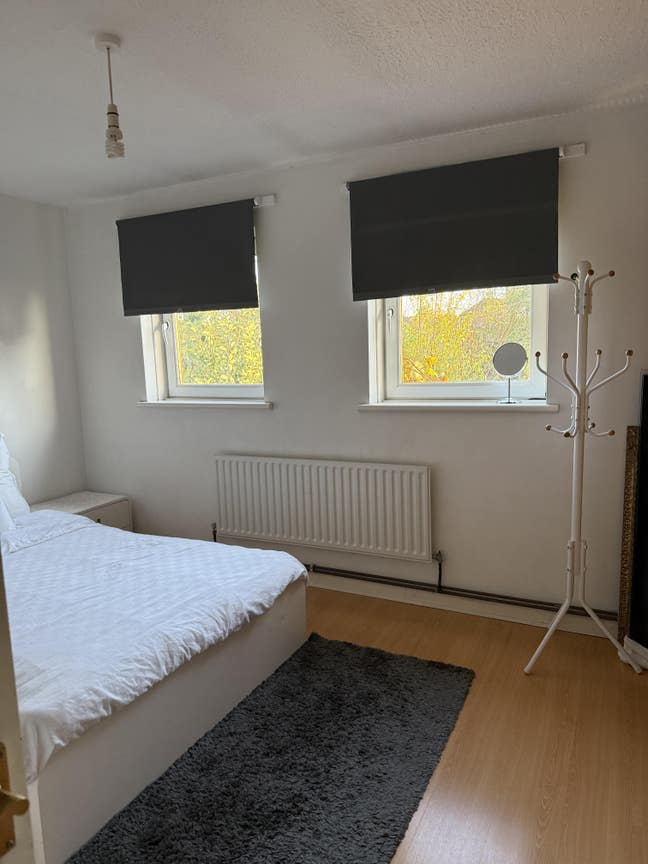 New, Morden, bright, very close to City & Western. Main Photo