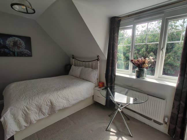 An ensuite room in a quiet and leafy street Main Photo