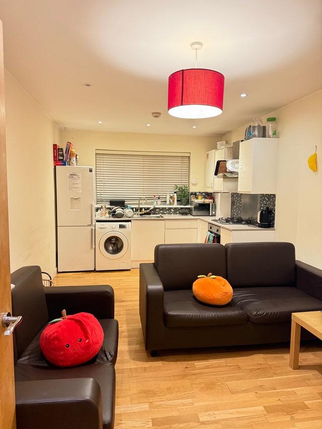 One Double Room Available in Walthamstow C Main Photo