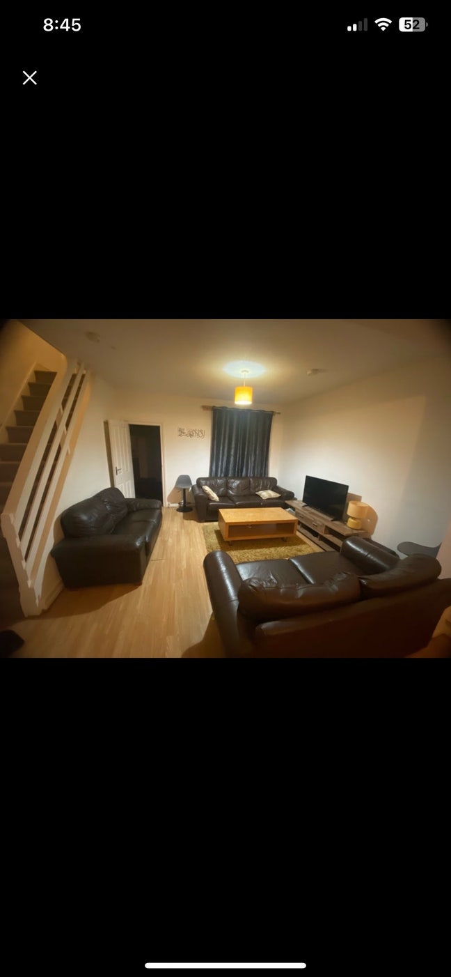 Amazing Double room near town center in sharing  Main Photo