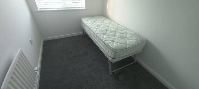 Modern Single room (furnished with bed) Main Photo