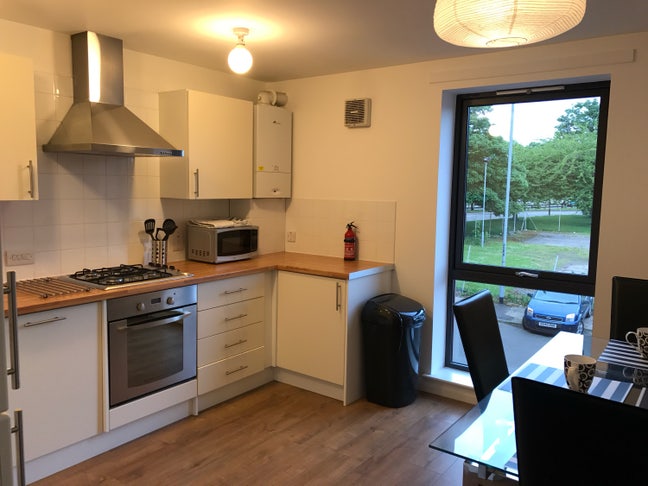 Westend - En-Suite Double Room with Parking  Main Photo