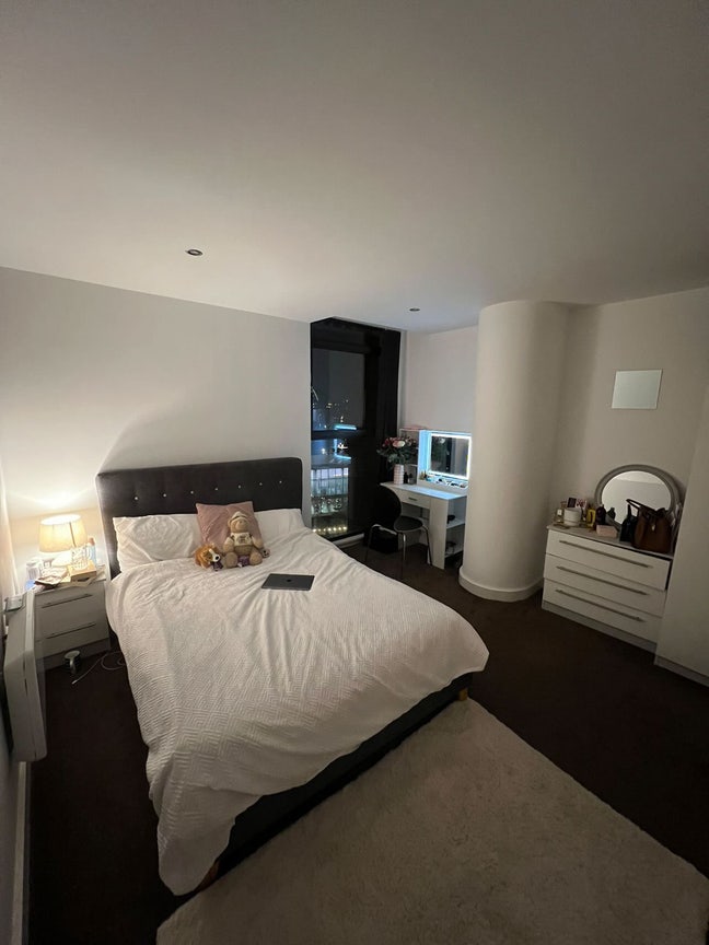 Double room in wonderful Deansgate flat  Main Photo