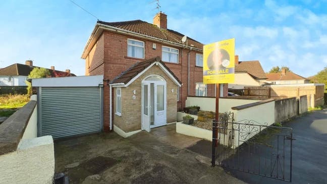 Double Bedroom in lovely social house Main Photo
