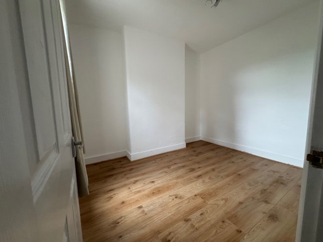 1 large single room Main Photo