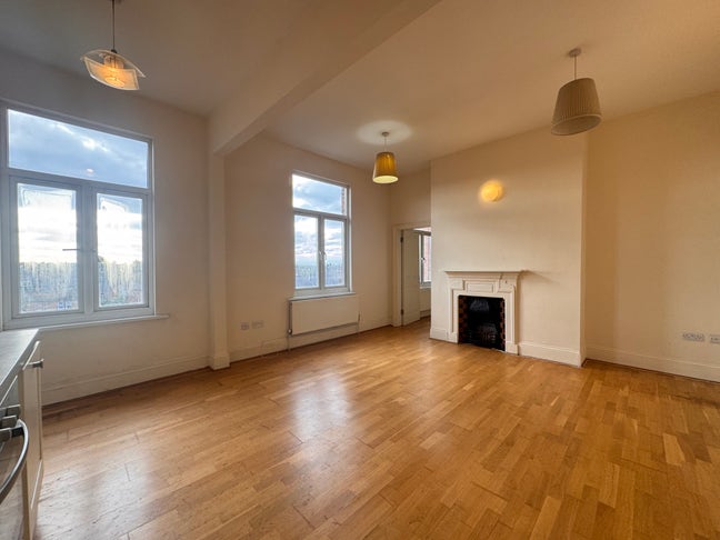 3 Bed | 2 Bath | Willesden Main Photo