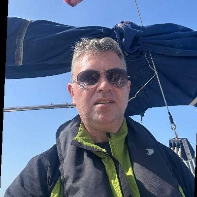 I’m an easy going, tidy and quiet professio... Main Photo