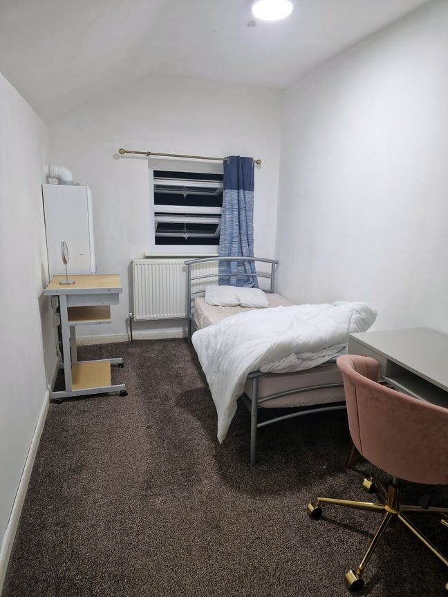 Room for rent Main Photo