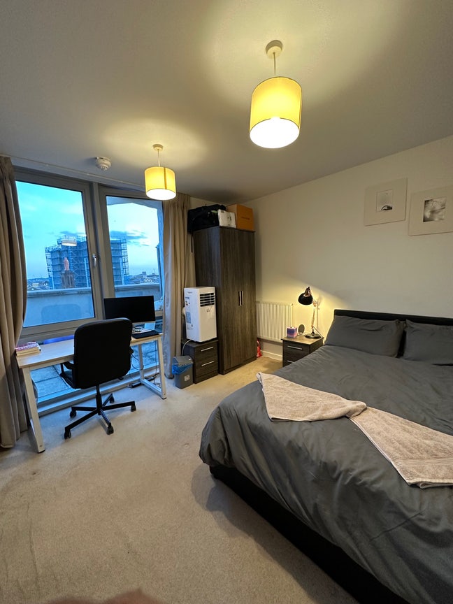 Spacious Room available November Main Photo