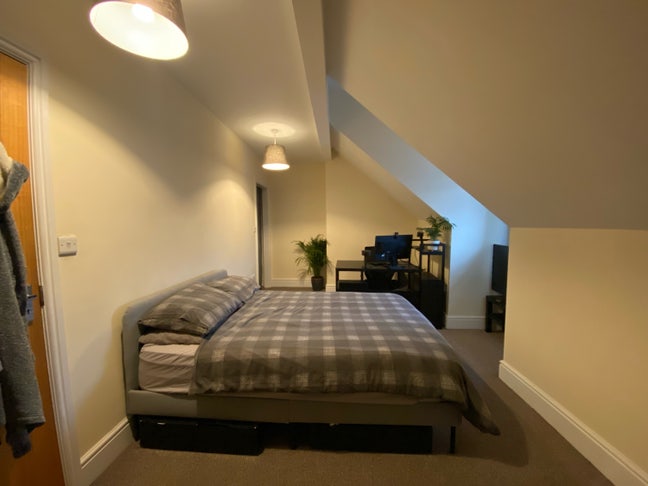 Double room in Southville flat share Main Photo