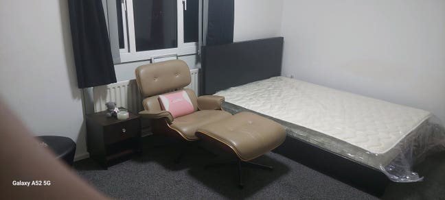 VLarge double bedroom with sitting area cv47  Main Photo