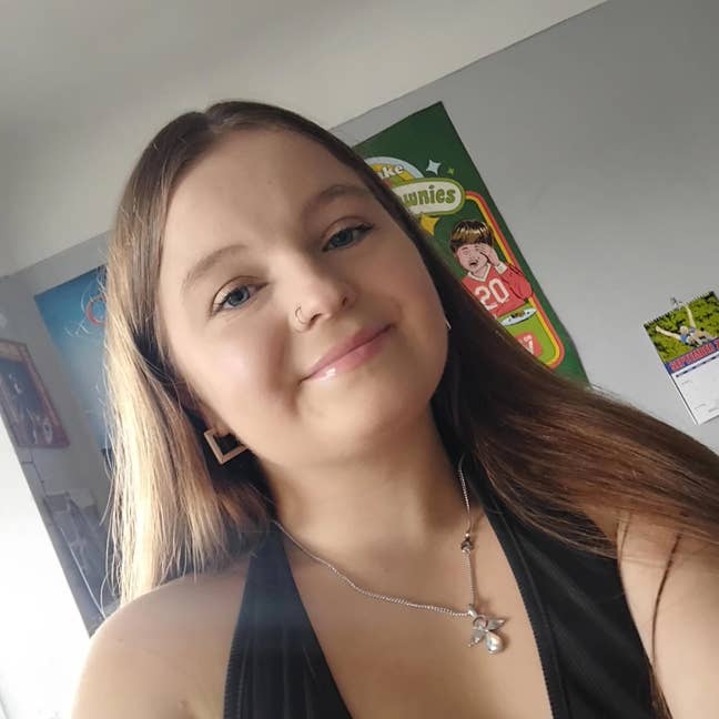 Female seeks a single or double room Main Photo