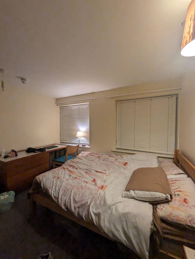 Spacious Double Room Located in Central Cowley Main Photo