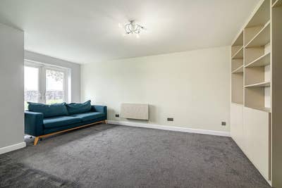 Spacious Double Room in Modern 2-Bed Flat  Main Photo
