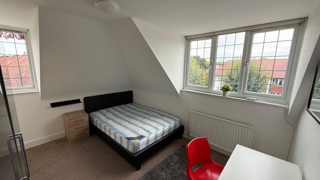 Spacious Double Room to Rent – Chesterfield Court, Main Photo