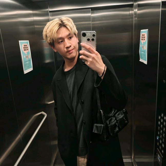 I am a working professional aged 20. I am loo... Main Photo