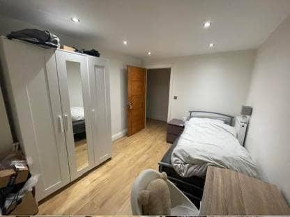 A cozy room with ur own bathroom in Barking Main Photo