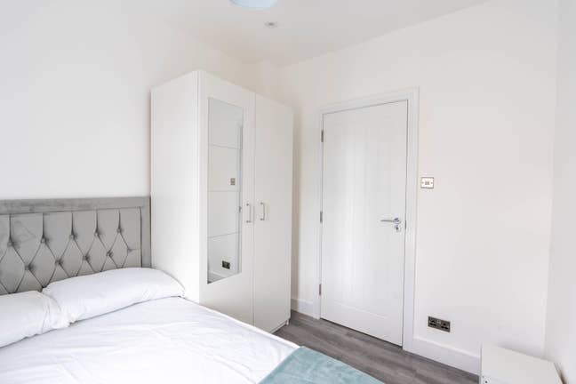  Luxury, Quiet, Small Double Room - All bills incl Main Photo