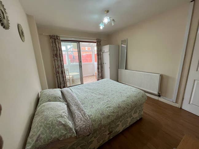 Furnished Large Double room in Leamington Main Photo