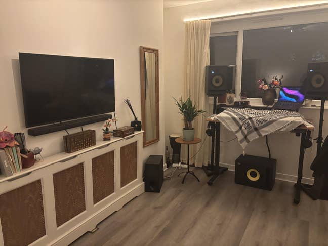 Furnished Double+Single Room in Creative Flat Main Photo