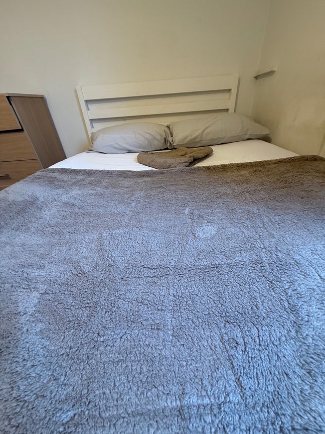 Amazing Room , Best Location, No Deposit! Main Photo