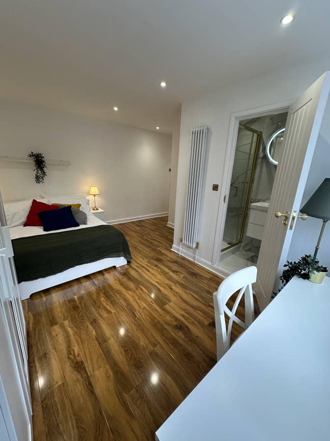 Big/Clean Ensuite Available Asap! Highbury & Islin Main Photo