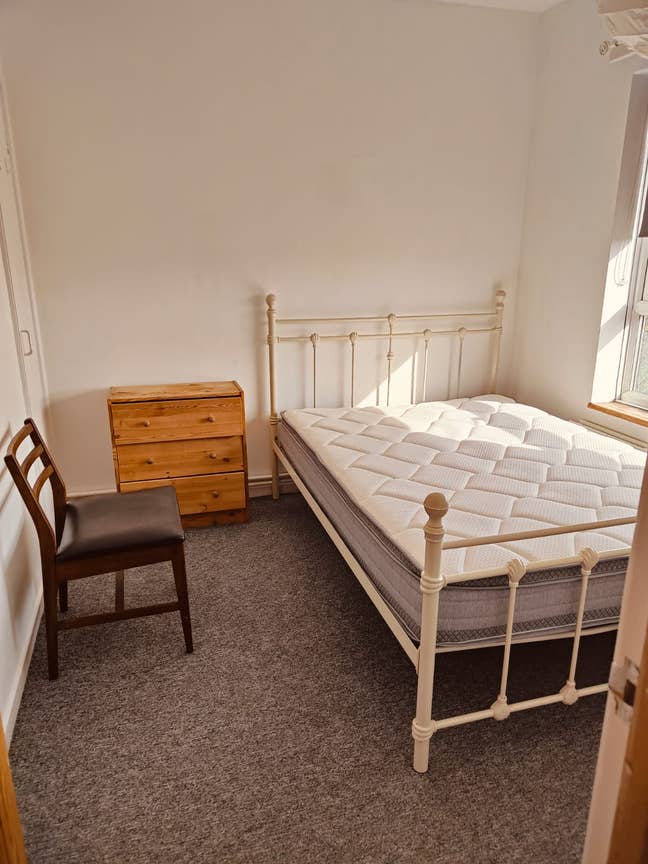 Room available for female ideally Main Photo