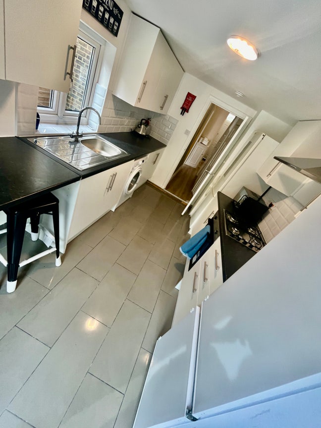 ⚡️ Amazing Bedrooms  - 5 mins walk to Tooting ⚡️ Main Photo
