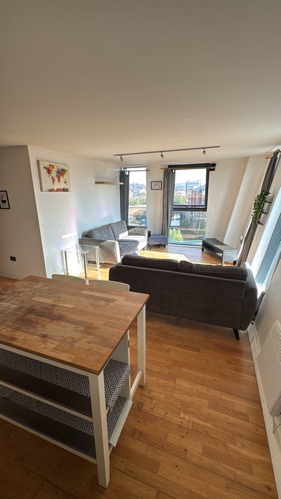 Spacious 2 bedroom apartment near City Centre  Main Photo