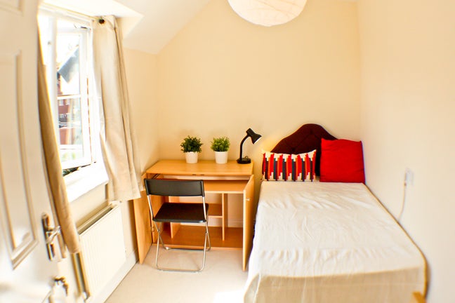 Single room in lovely house in Almondsbury  Main Photo