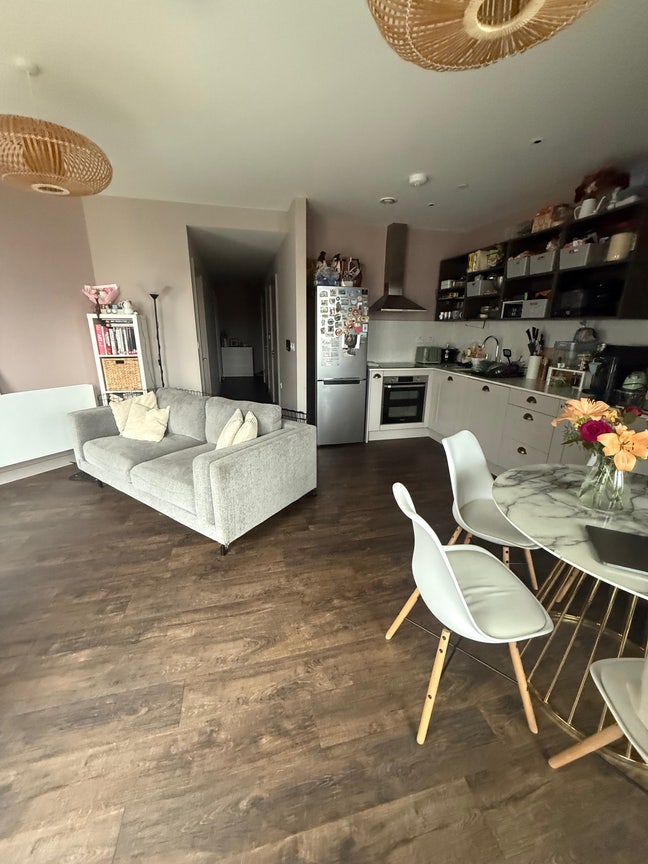 ✨ Large double room + Private bathroom!  ✨  Main Photo