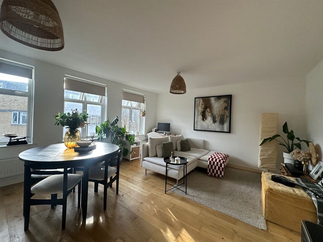 Serviced 1-Bedroom Apartment in Battersea Main Photo
