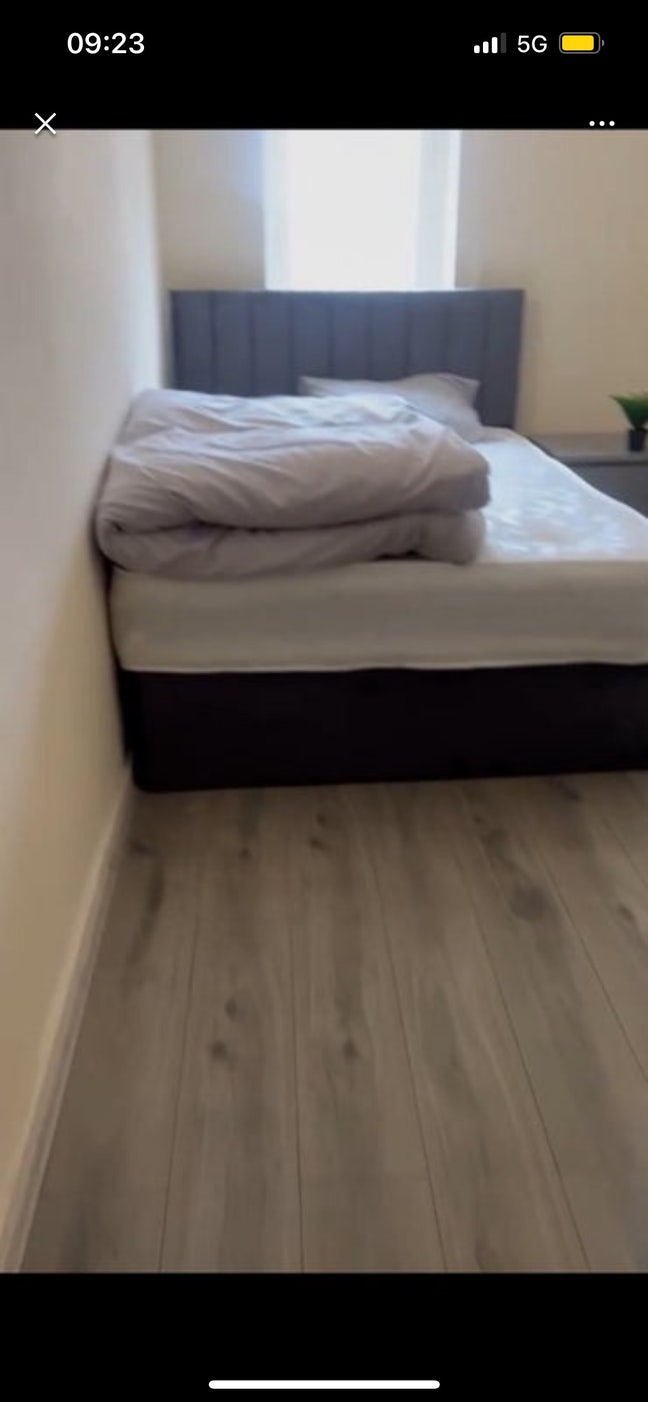 Room share - short term  Main Photo