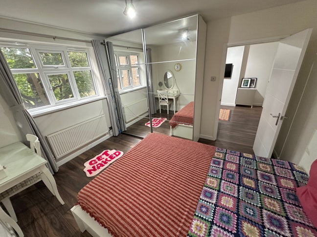 Recently refurbished-Available today-1b-Battersea Main Photo