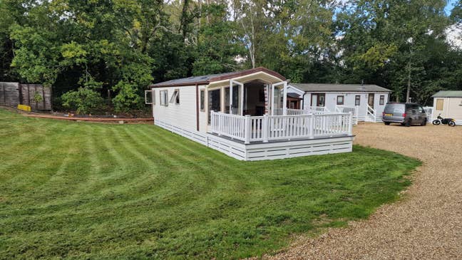 Modern 2 Bedroom Home to Let  Main Photo